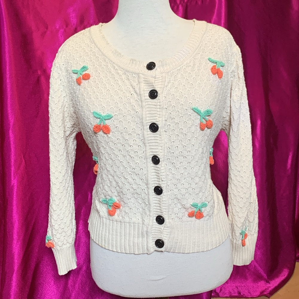 MAKE sweater size M. Unique hundred percent cotton button up knitted cut…